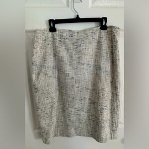 Ann Taylor tweed texture skirt in size 16